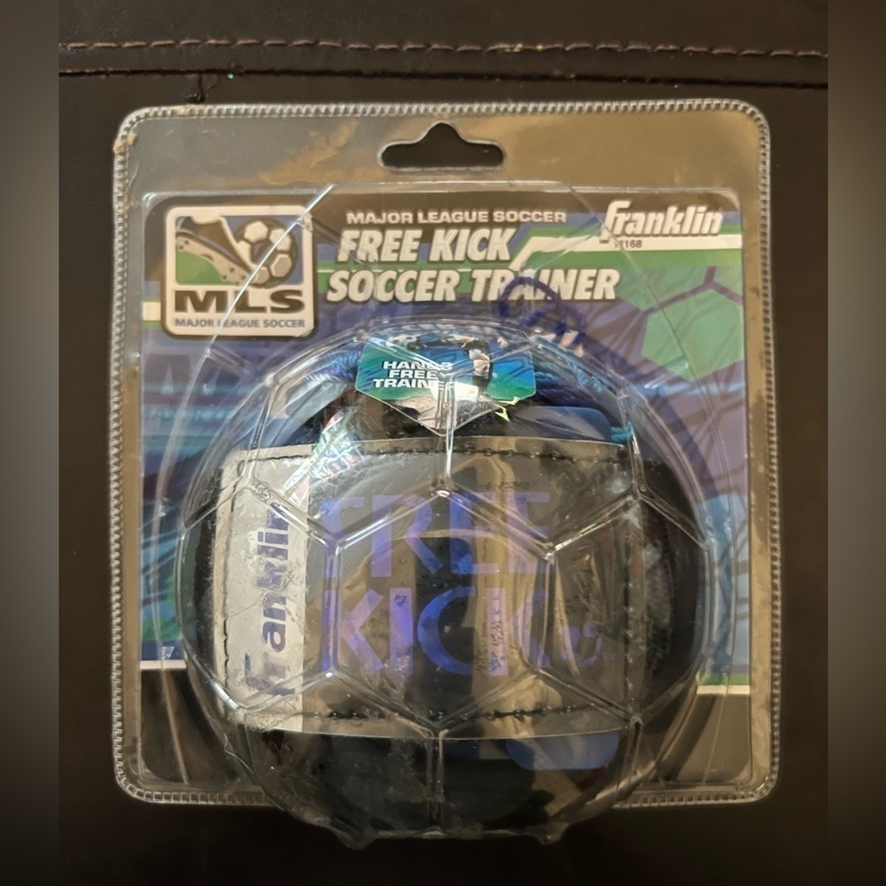 Franklin MLS Free Kick Soccer Hands Free Trainer